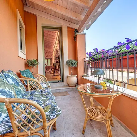 Apartament The Botzos - Terracotta & Olive