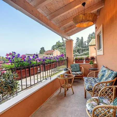 公寓 The Botzos - Terracotta & Olive *