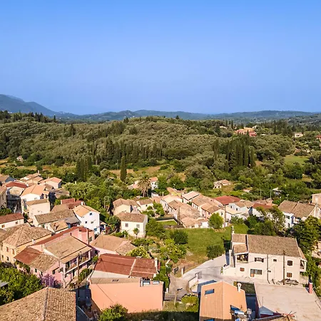 The Botzos - Terracotta & Olive 公寓 *