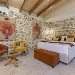 The Botzos - Terracotta & Olive アパート