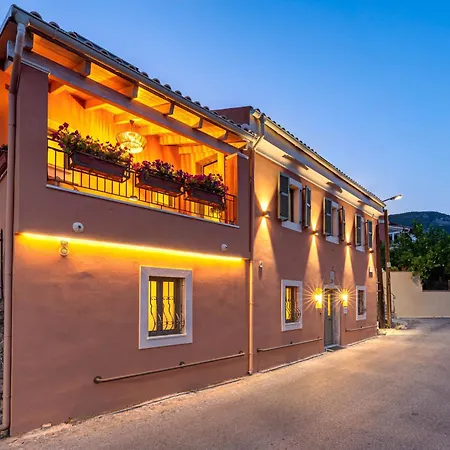 The Botzos - Terracotta & Olive Apartment