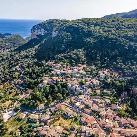 The Botzos - Terracotta & Olive Apartment